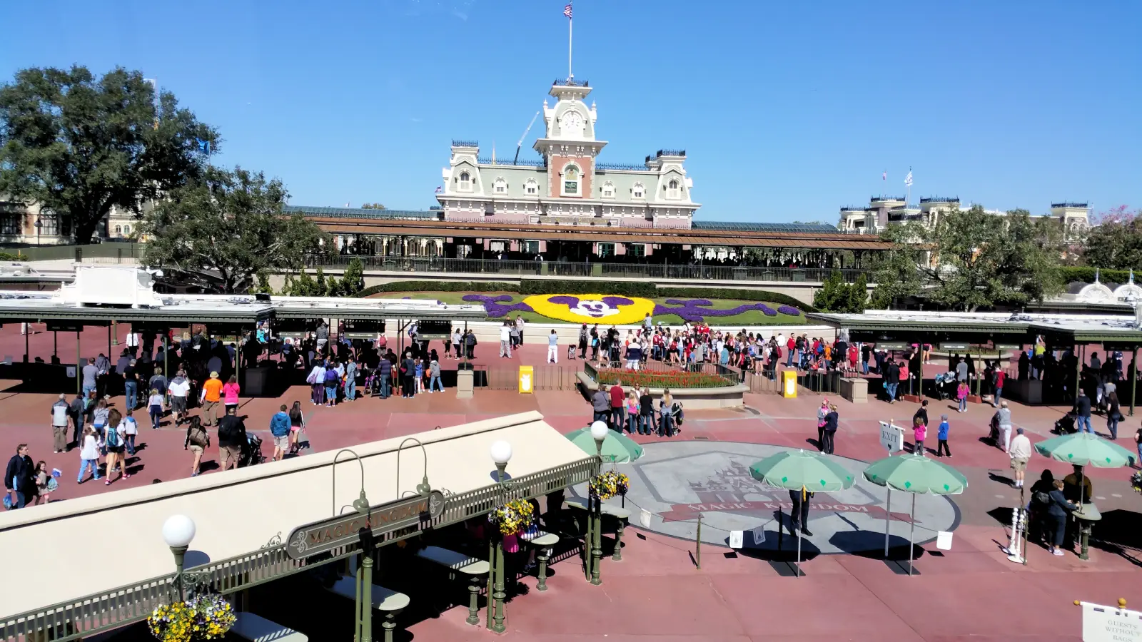 Magic Kingdom entrance at Disney World in Florida - Things to see and do