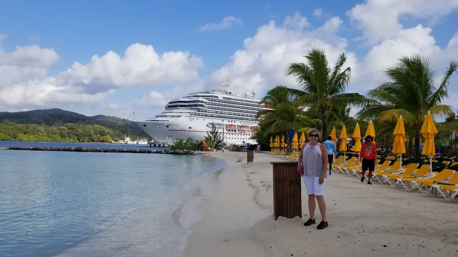 Mahogany Bay, Roatan, Honduras - Things to See and Do